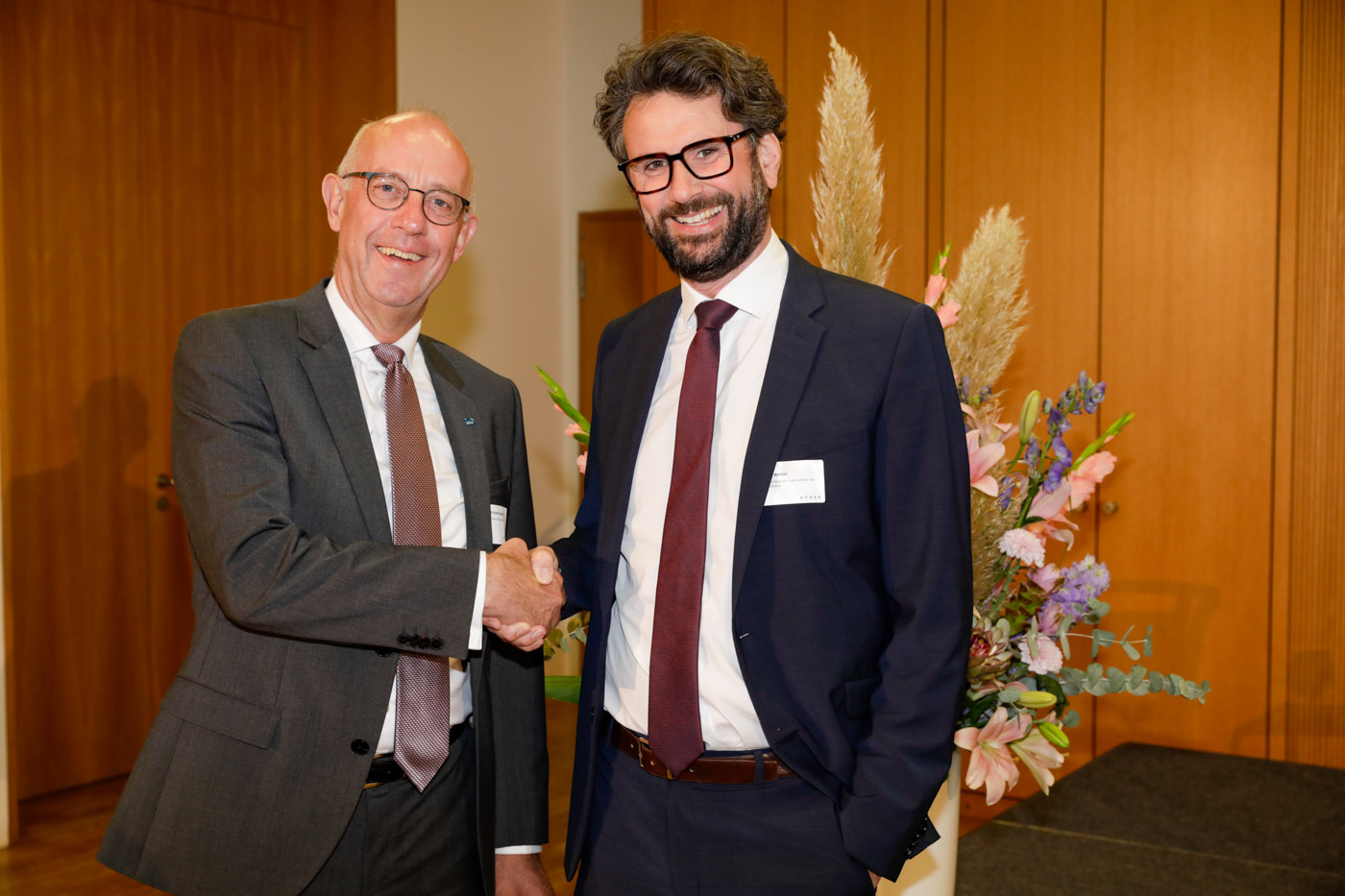 v.l.n.r.: Jakob Stephan Baschab (Hauptgeschäftsführer, biha), Dr. Jan Wetzel (Geschäftsführer, ZVA) beim Parl. Abend der Gesundheitshandwerke 2024