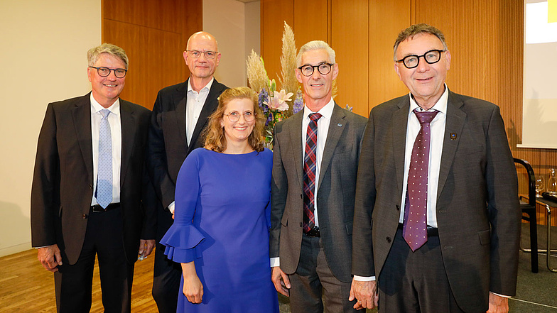 v.l.n.r.: Dominik Kruchen (Präsident, VDZI), Alf Reuter (Präsident, BIV-OT), Kristine Lütke MdB (Obfrau im Gesundheitsausschuss, FDP-Bundestagsfraktion), Eberhard Schmidt (Präsident, biha), Christian Müller (Präsident, ZVA) beim Parl. Abend der Gesundheitshandwerke 2024